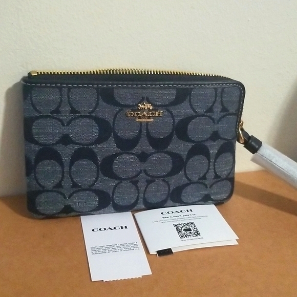 Corner Zip Wristlet In Signature Chambray - Picture 4 of 5